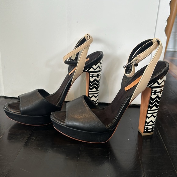 I’m selling a six inch platform heel from the designer brand BCBG. - Picture 3 of 5